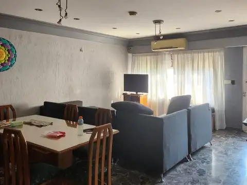 venta Casa 4 ambientes con pileta y cochera en  Ramos Mejia Sur  apto credito