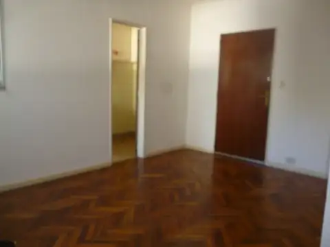 2 amb. Lateral. Amplio. Lavadero separado. Excelente ubicación