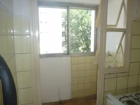 2 amb. Lateral. Amplio. Lavadero separado. Excelente ubicación