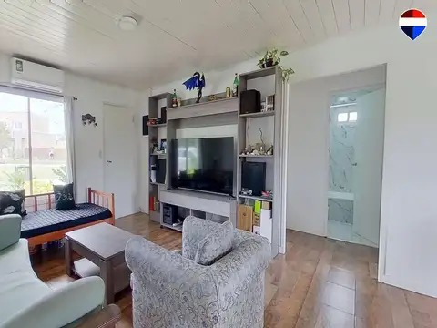 Casa 4 ambientes con 2 baños