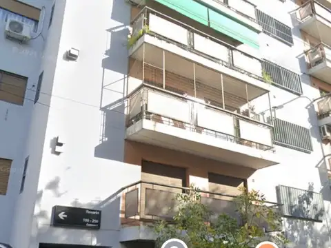 Amplio semipiso 3 ambientes con dep de servicio.