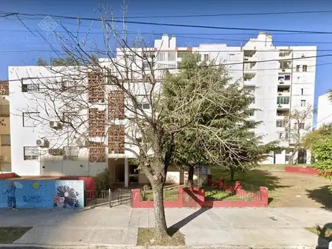 3 amb sobre la Avda en Escalada Centro - Fte al FCGR y al lado del Super COTO 