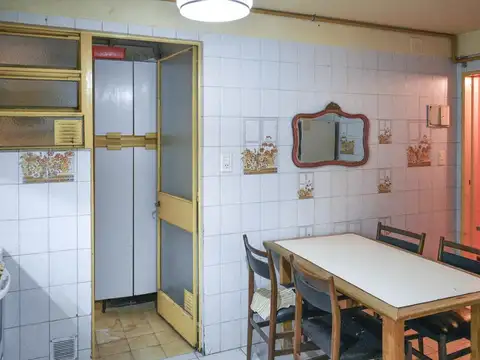 Departamento de 4 ambientes en venta con jardín y patio en Flores