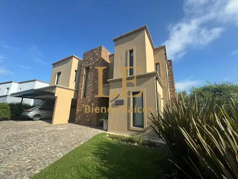 CASA A LA VENTA EN EL CANTON