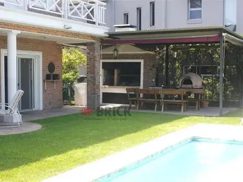 Casa 6 ambientes con 5 baños