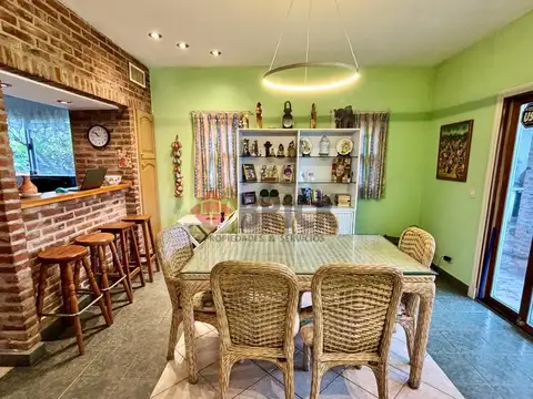 Casa 6 ambientes con 5 baños