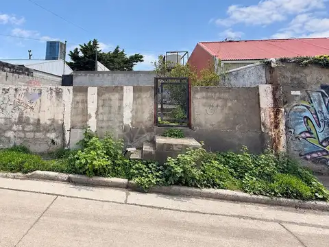 CASA 2 DORM EN KM3 TERRENO CON SALIDA A 2 CALLES
