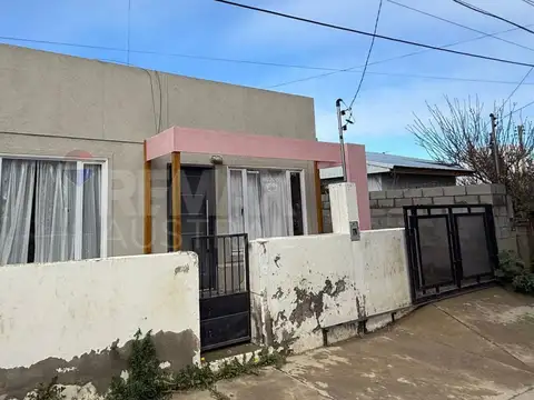 CASA 2 DORM EN KM3 TERRENO CON SALIDA A 2 CALLES