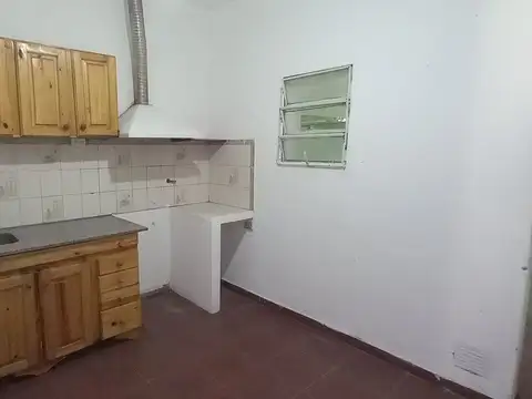 Casa 6 ambientes con 1 baño