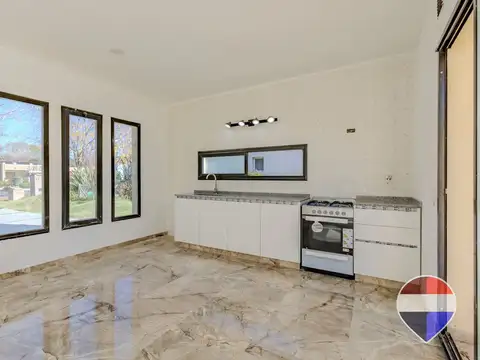 Casa 4 ambientes con 2 baños