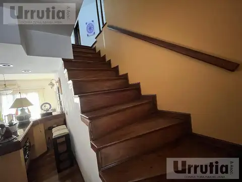 Casa 5 ambientes con 4 baños