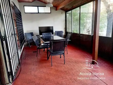 Casa en Alquiler con 1 cochera