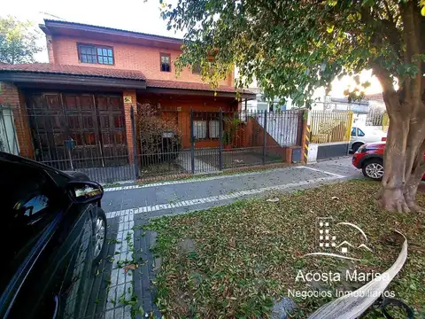 Hermoso Chalet de 4 ambientes, ambientes amplios  