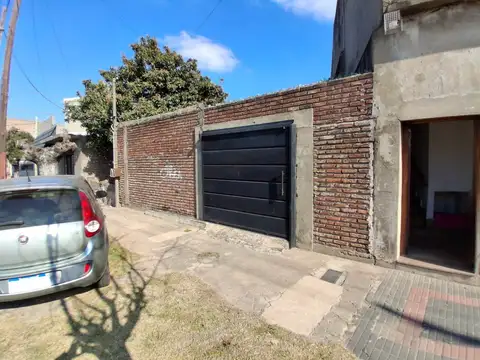 TERRENO DE 8.66M DE FRENTE X 30M DE FONDO. SUPERFICIE 260M2.