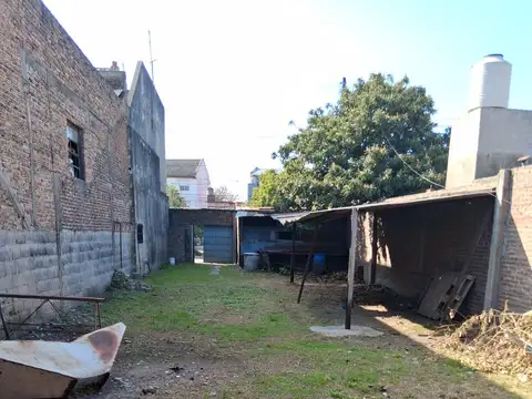 TERRENO DE 8.66M DE FRENTE X 30M DE FONDO. SUPERFICIE 260M2.