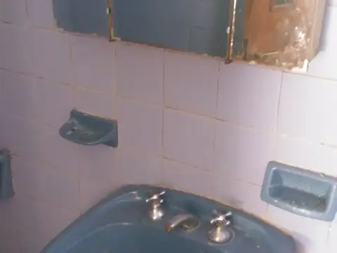 Casa 5 ambientes con 1 baño