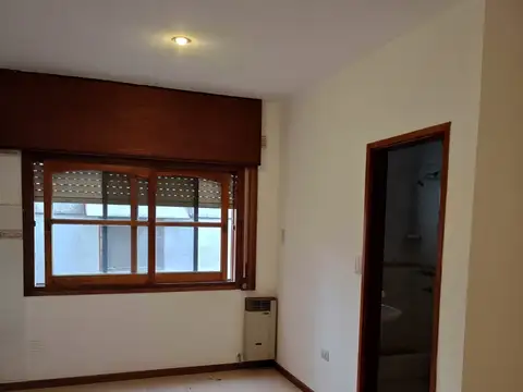 Avenida Argentina 700, Piso 1