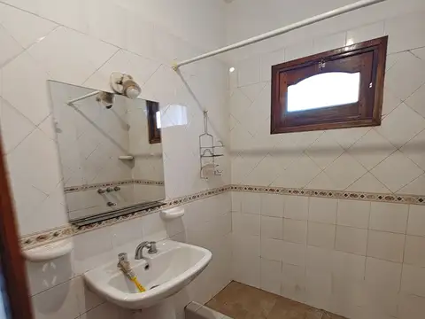 Avenida Argentina 700, Piso 1