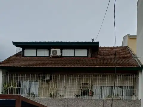 EXCELENTE PH  DE 5 AMBIENTES CON COCHERA VARIOS AUTOS