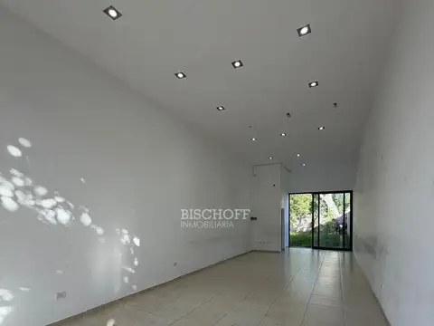 EXCELENTE LOCAL COMERCIAL EN ALQUILER ANUAL