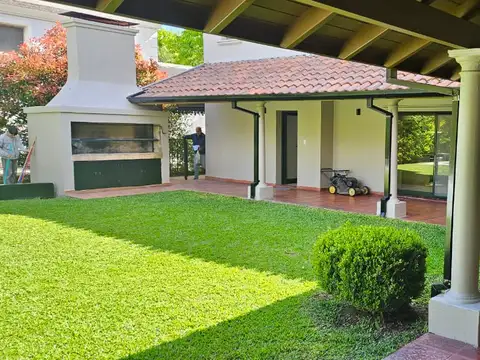 Casa 7 ambientes con 3 baños