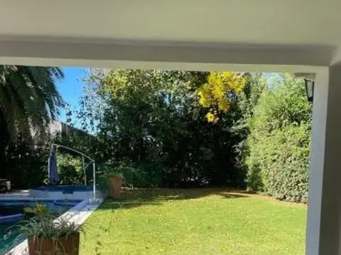 IMPONENTE CASA EN COUNTRY LAS LAJAS