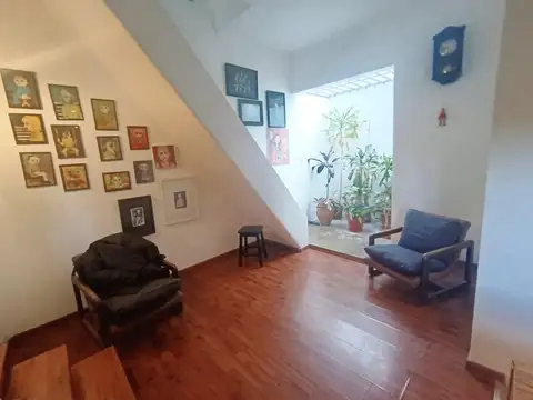 Casa de pasillo- Dos Dormitorios- Patio y Terraza- Abasto- Rosario