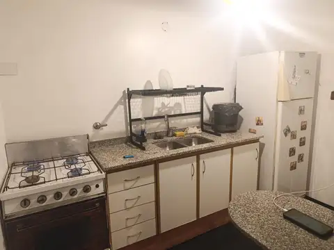 Casa de pasillo- Dos Dormitorios- Patio y Terraza- Abasto- Rosario