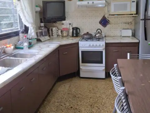 Vta! CASA en BELLA VISTA 4 AMB-JARDIN-PARRILLA-COCH