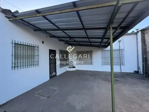 Casa 3 ambientes con 1 baño