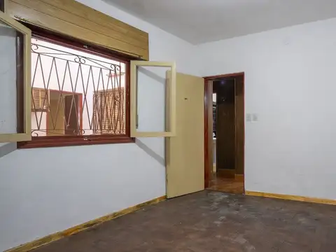 Casa 5 ambientes con 1 baño