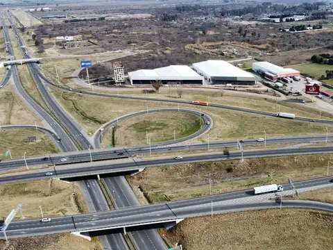 Galpón de 1000 m2 con vidriera la frente sobre Autopista Ros-BsAs y Circunvalación