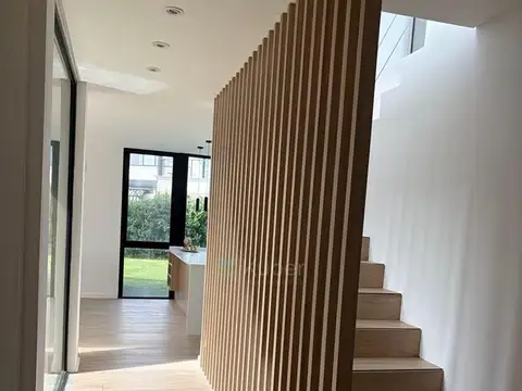 Casa 5 ambientes con 3 baños