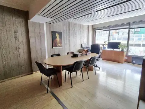 Teniente General Juan Domingo Perón 1500, Piso 1