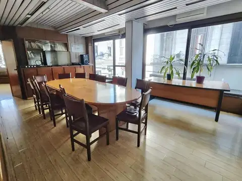 Teniente General Juan Domingo Perón 1500, Piso 1