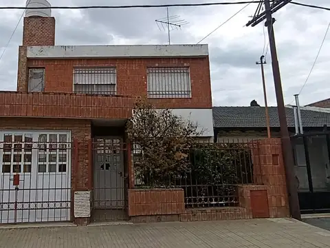 Venta | Casa | 4 Dormitorios | Cochera | San Lorenzo | Barrio 17 de Agosto