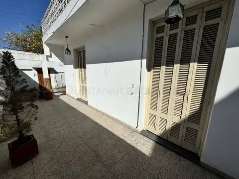 Casa 5 ambientes con 1 baño