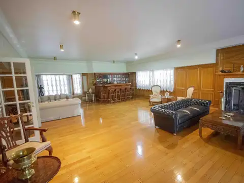 Casa 5 ambientes con 6 baños