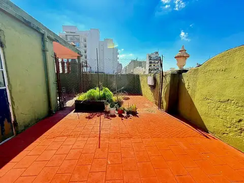 VENTA PH 4 Ambientes con Patio y Terraza en Monserrat