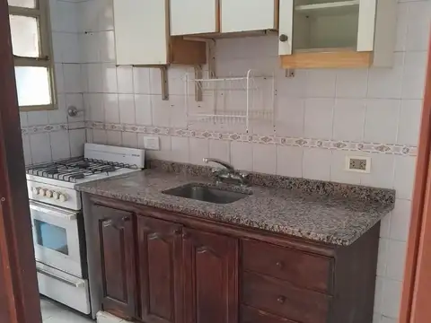 Muy buen departamento de dos ambientes, con PATIO.