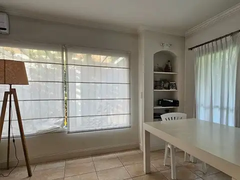 Casa en Venta con 6 cocheras