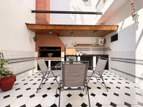Casa 4 ambientes con 2 baños