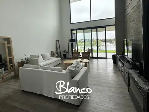 Casa 7 ambientes con 6 baños