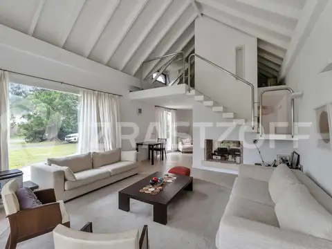 Casa  en venta en   Los Lagartos   4 dormitorios 5 baños