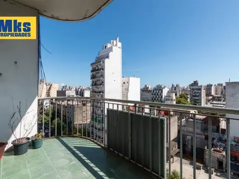 Descubrí un amplio 3 ambientes con dependencia y balcón aterrazado al frente.