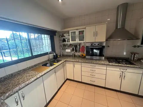 Casa en Venta con 3 cocheras