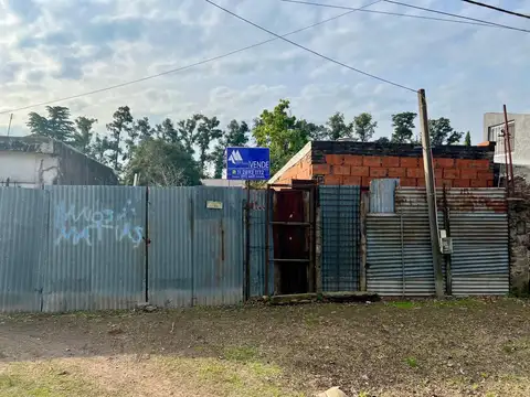 Terreno con edificación a terminar en Libertad, Merlo