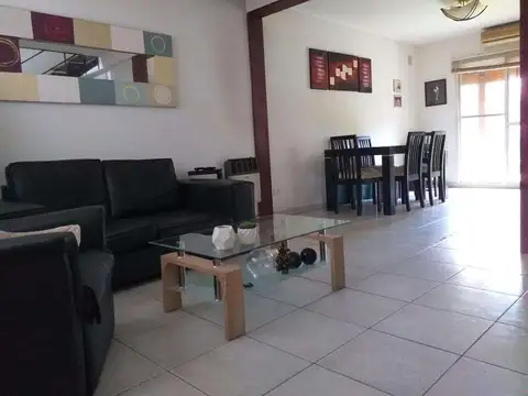 VENTA Duplex de dos dormitorios con jardin y cochera en Condominio en Pilar!