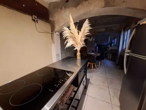 CASA EN VENTA CASTELAR A REFACCIONAR ACEPTA PERMTA