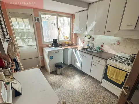 HERMOSA CASA EN ALQUILER - 3 DORMITORIOS - JARDIN - EXCELENTE UBICACIÓN